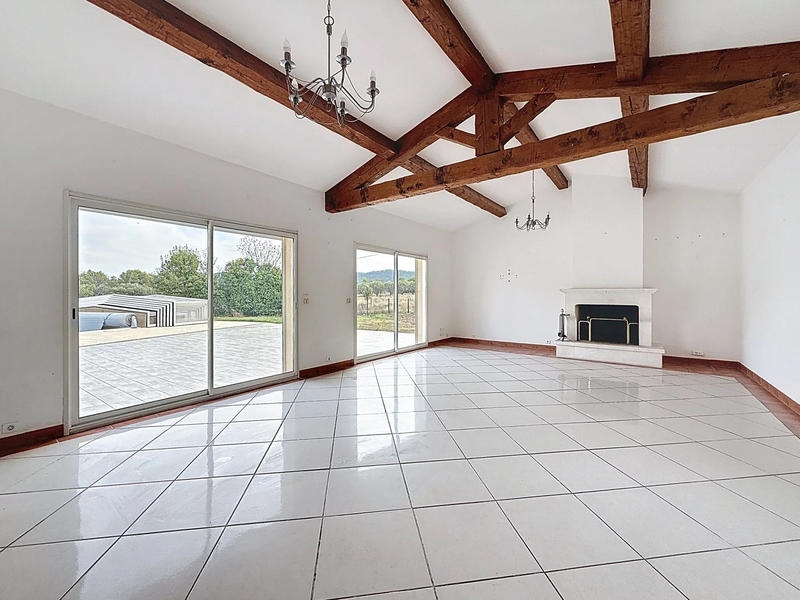 Maison - 261 m² - 11 pièces