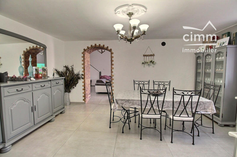 Maison - 209 m² - 8 pièces