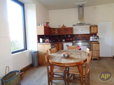 Maison - 250 m² - 13 pièces