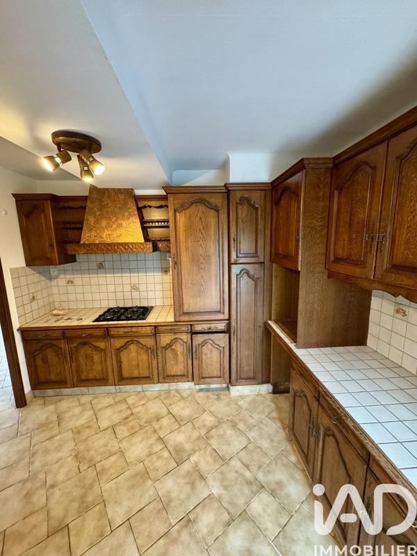 Maison - 219 m² - 14 pièces