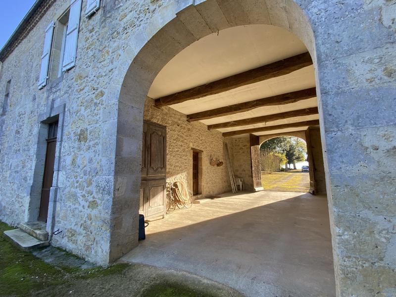 Maison - 400 m² - 12 pièces