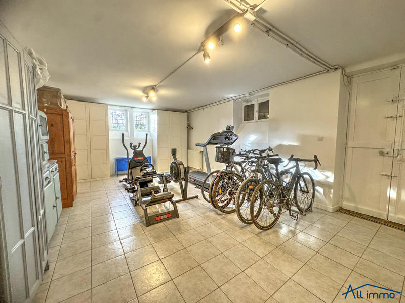 Maison - 280 m² - 7 pièces