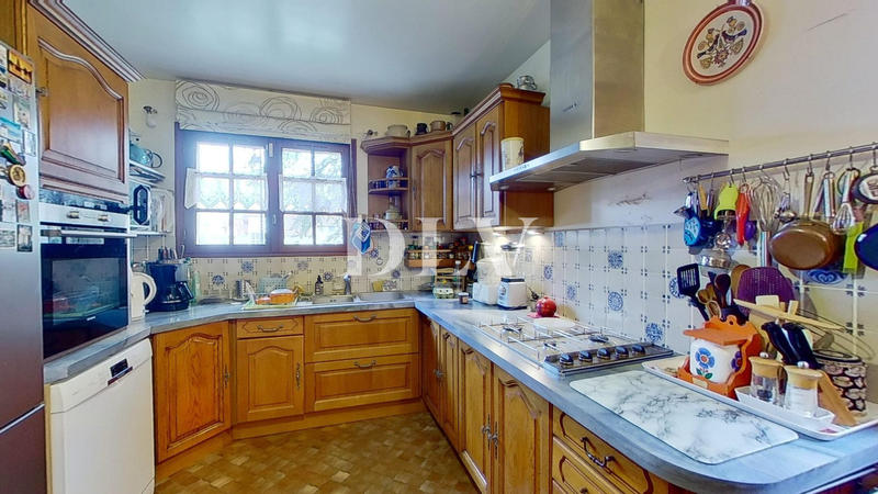 Maison - 220 m² - 8 pièces