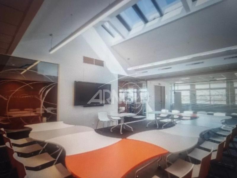 Bureau - 1 131 m²