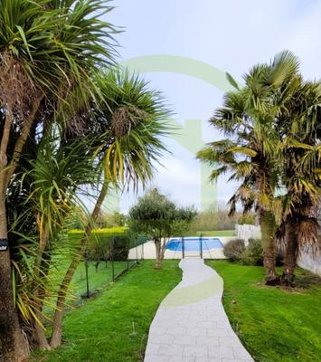 Maison - 275 m² - 8 pièces