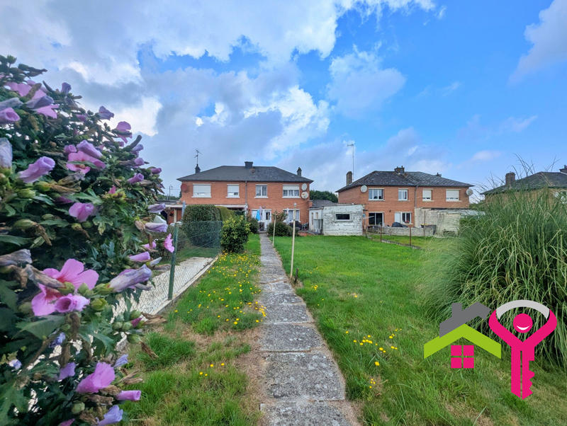 Maison - 90 m² - 5 pièces