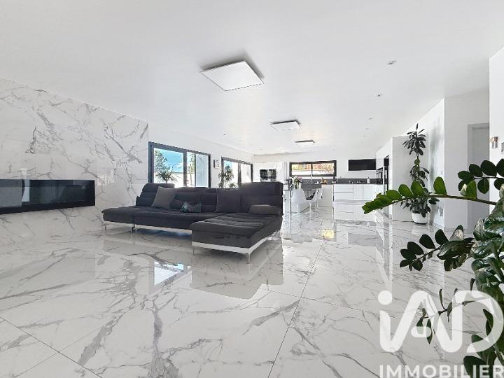 Maison - 259 m² - 5 pièces