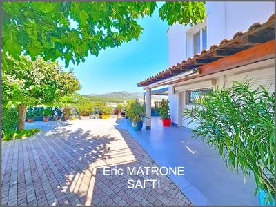 Maison - 175 m² - 6 pièces