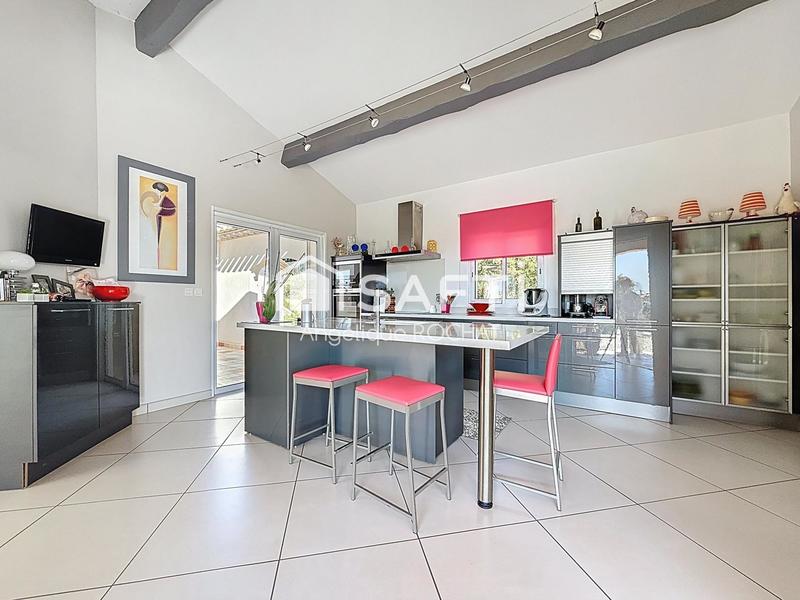 Maison - 206 m² - 6 pièces