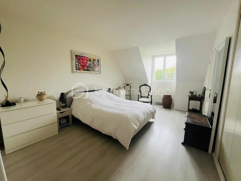 Maison traditionnelle - 151 m² - 6 pièces