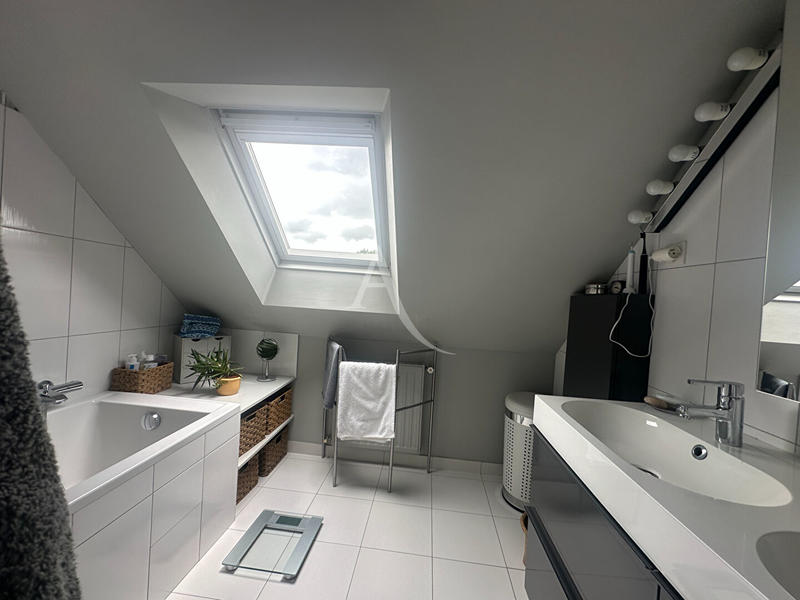 Maison - 144 m² - 8 pièces