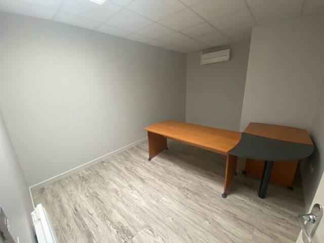 Local d'activités - 67 m² - 3 pièces