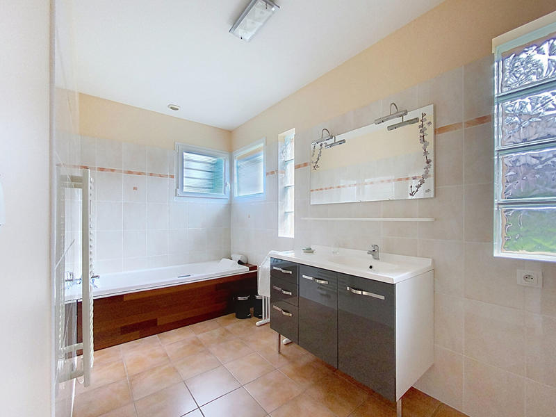 Maison - 141 m² - 6 pièces