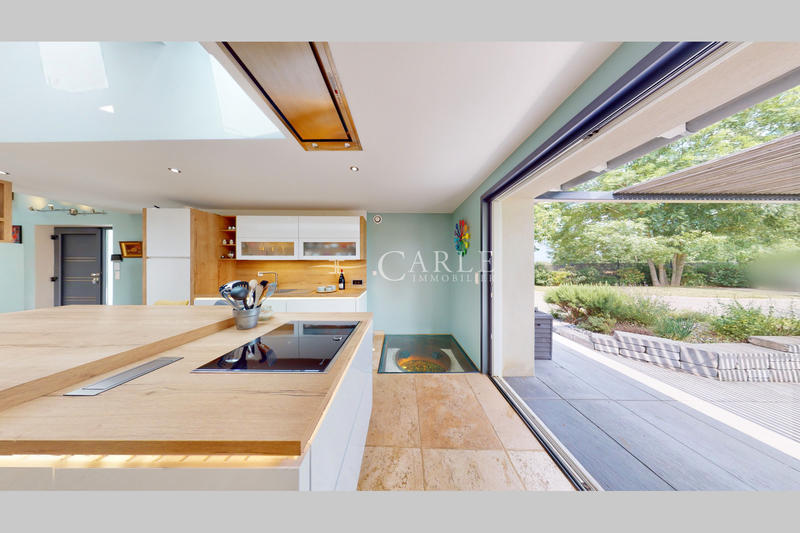 Propriété - 285 m² - 11 pièces