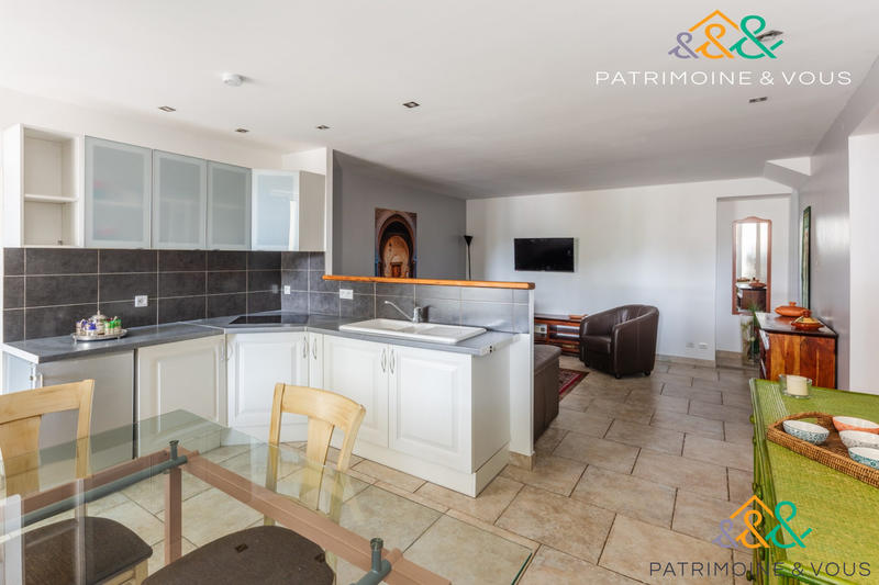 Local commercial - 1 175 m² - 28 pièces