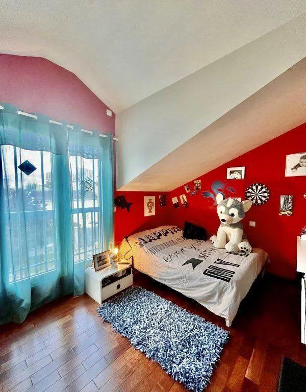 Maison - 246 m² - 9 pièces