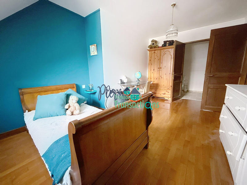 Maison - 236 m² - 7 pièces