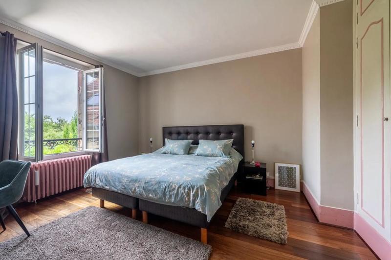 Maison - 250 m² - 7 pièces