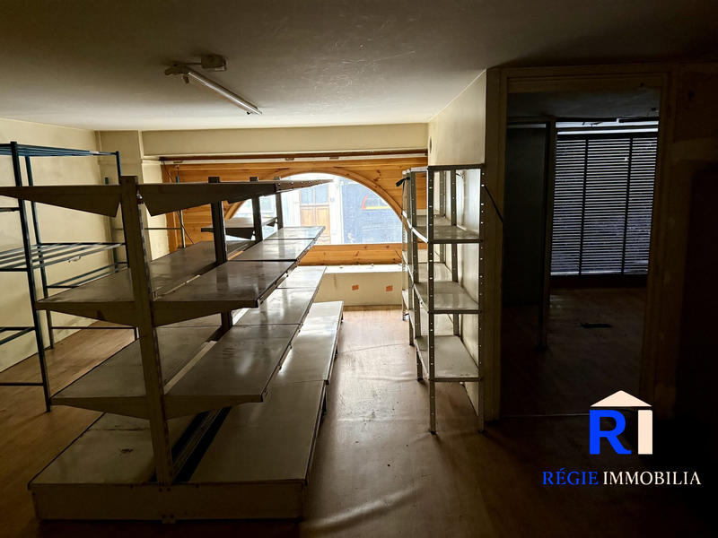 Local commercial - 223 m² - 6 pièces