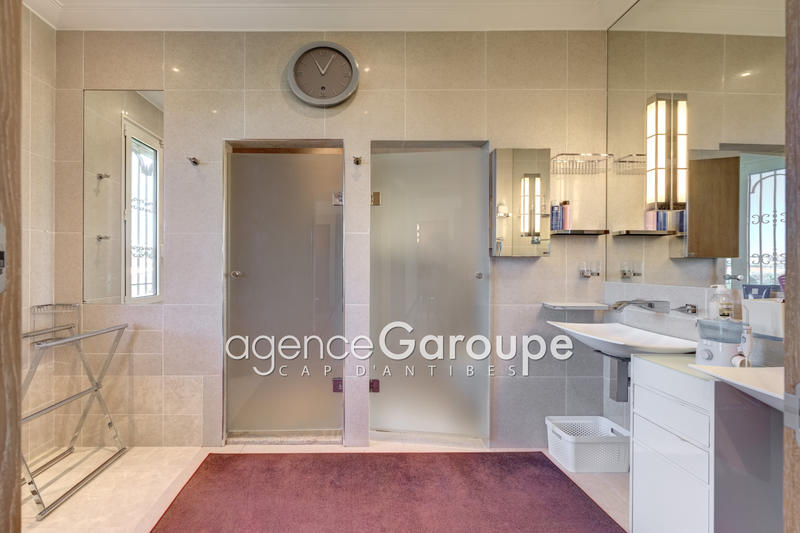 Villa - 247 m² - 7 pièces