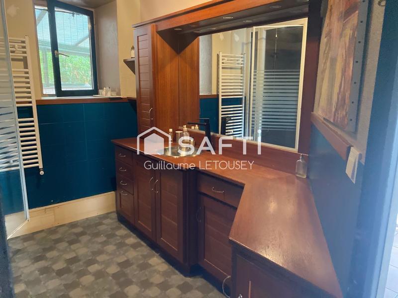 Maison - 228 m² - 8 pièces