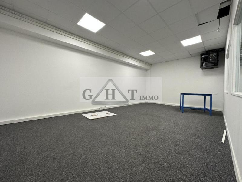 Entrepôt - 1 850 m²