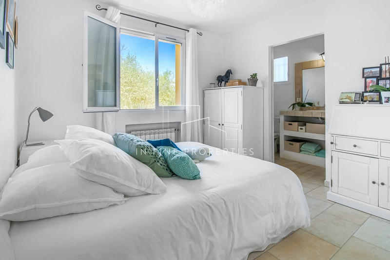 Maison - 220 m² - 7 pièces