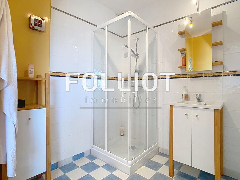 Maison - 300 m² - 8 pièces