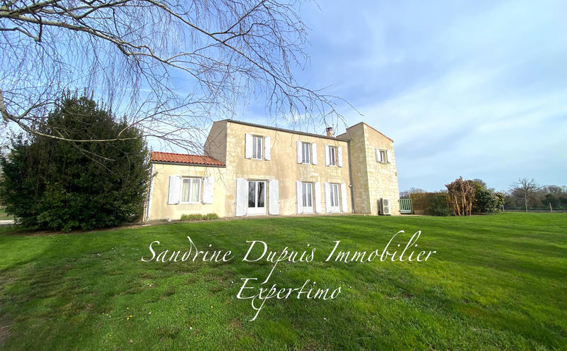 Maison - 230 m² - 9 pièces