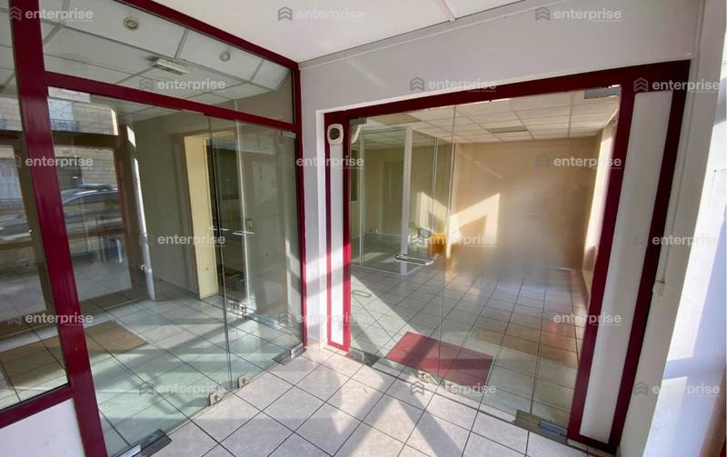Local commercial - 272 m²