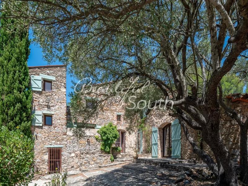 Mas - 240 m² - 8 pièces