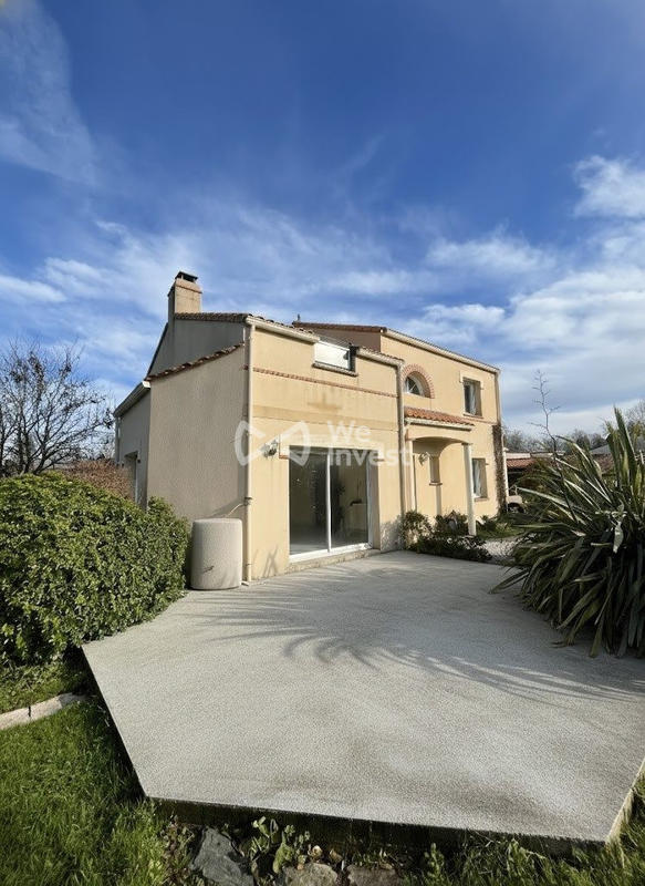 Maison - 254 m² - 12 pièces