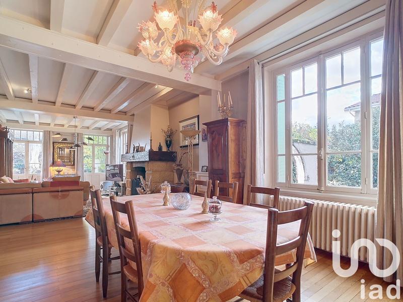 Maison - 243 m² - 8 pièces