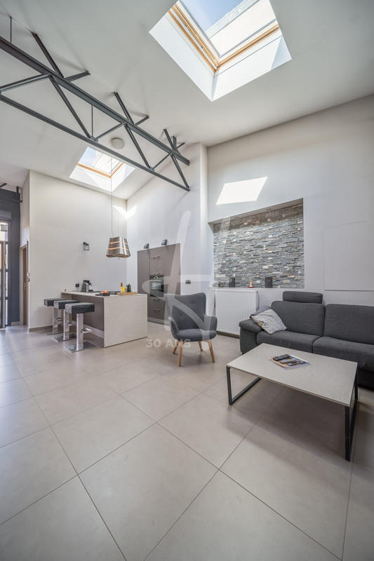 Loft - 85 m² - 4 pièces
