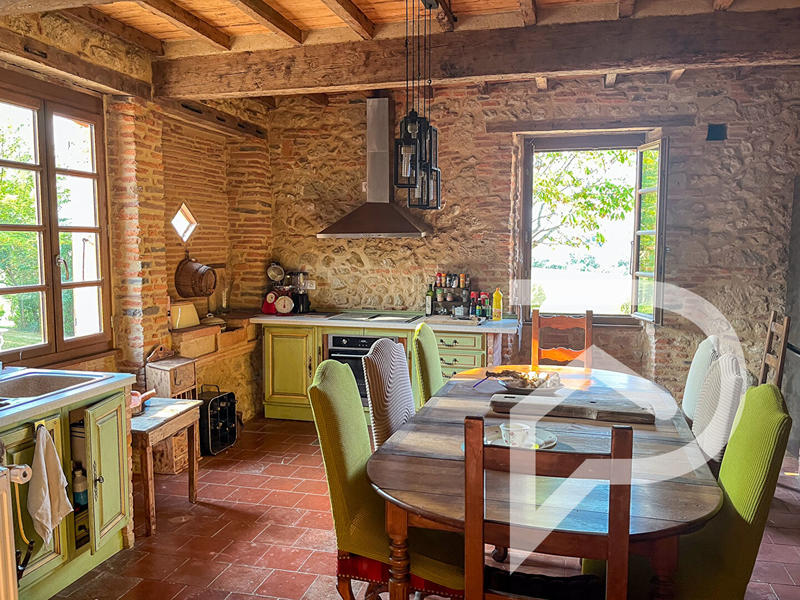 Maison - 228 m² - 7 pièces