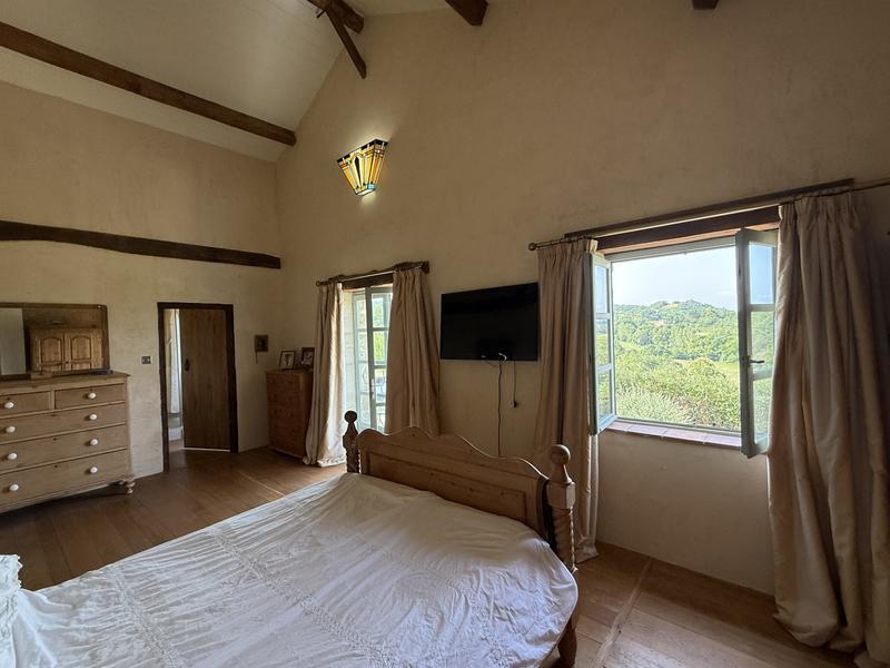 Maison ancienne - 370 m² - 8 pièces