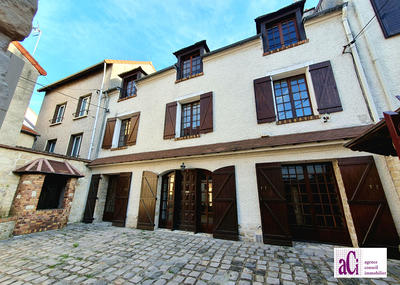 Maison - 197 m² - 10 pièces