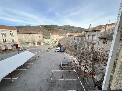 Maison - 185 m² - 13 pièces