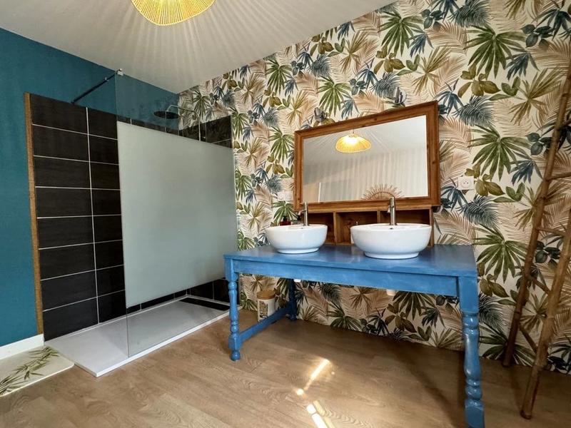 Maison - 280 m² - 9 pièces