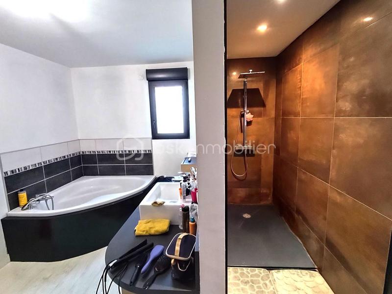 Maison - 167 m² - 9 pièces