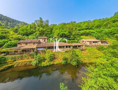 Maison - 324 m² - 13 pièces