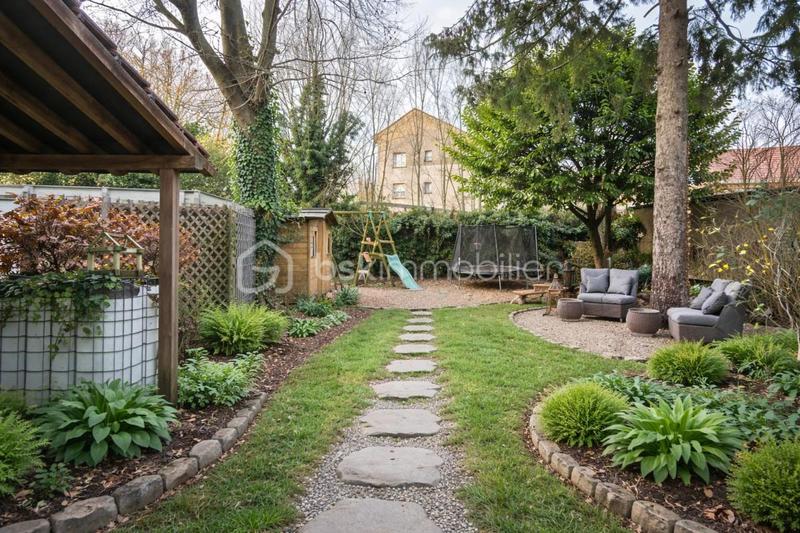 Maison traditionnelle - 111 m² - 5 pièces