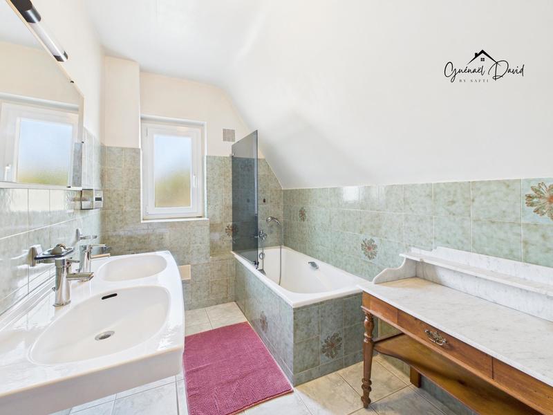 Villa - 214 m² - 9 pièces