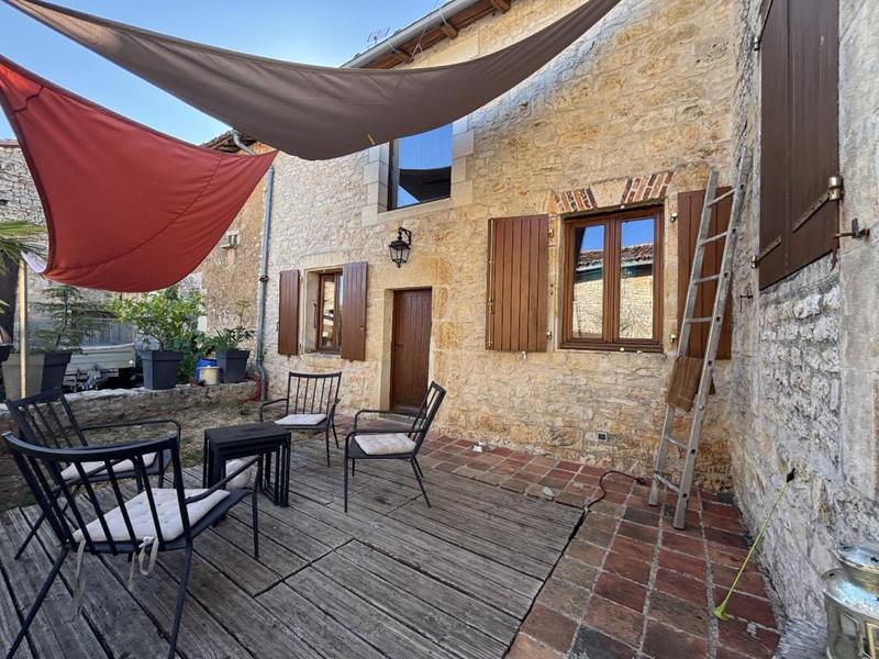 Demeure - 93 m² - 6 pièces