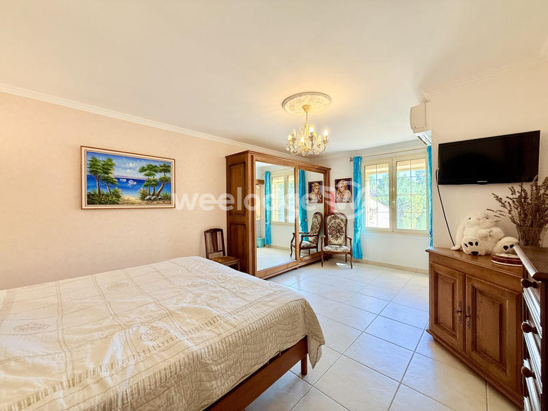 Maison traditionnelle - 225 m² - 9 pièces