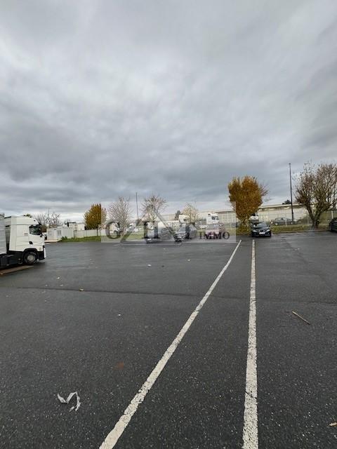 Entrepôt - 7 610 m²