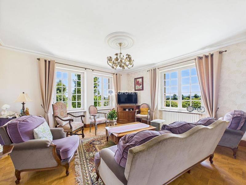 Maison - 205 m² - 8 pièces