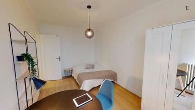 Chambre - 12 m² - 5 pièces