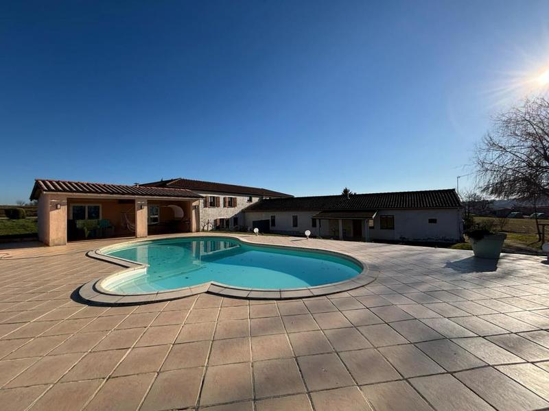 Maison de campagne - 570 m² - 13 pièces