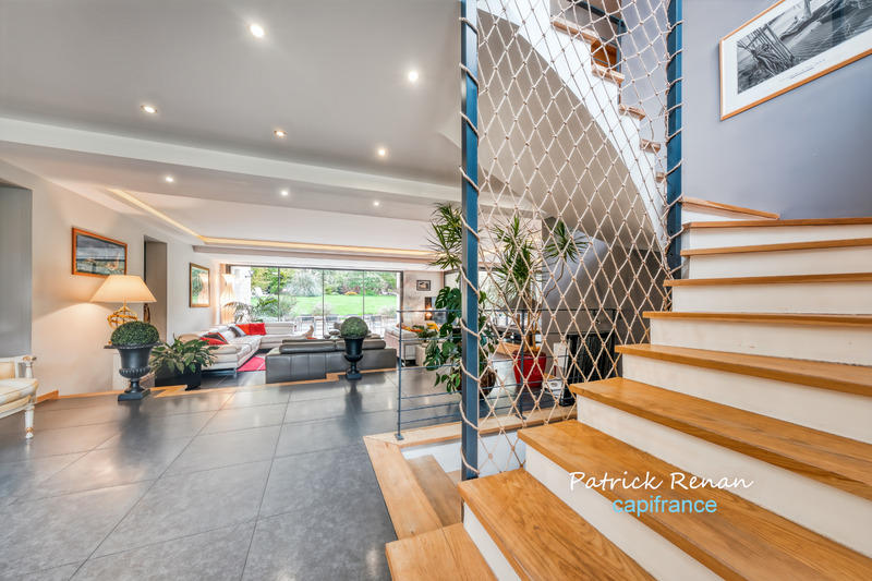 Maison - 439 m² - 8 pièces